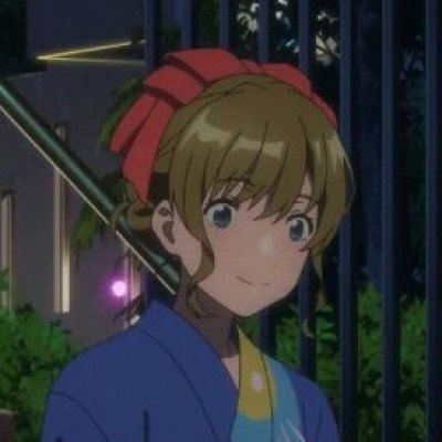 小学生为绿化带石墩贴上反光条